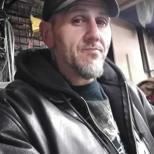 Meet your Posher, Carlos